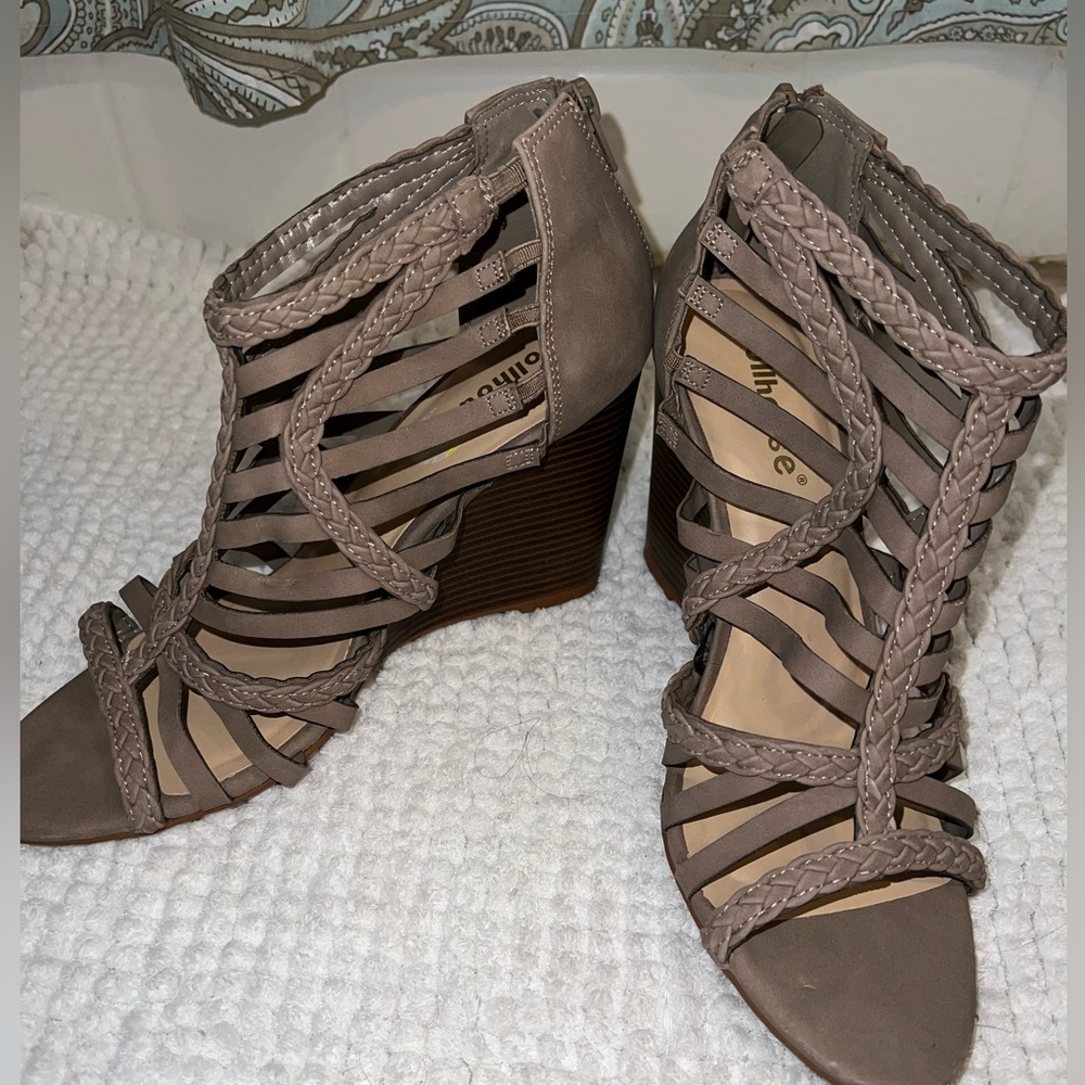 Women’s Dollhouse wedges. Nude/Gray toned